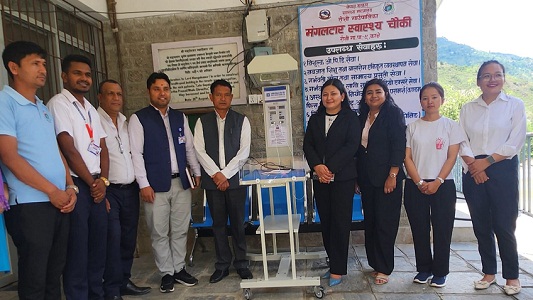 ज्योति विकास बैंकद्वारा मंगलटार स्वास्थ्यचौकीमा बेबी वार्मर प्रदान 